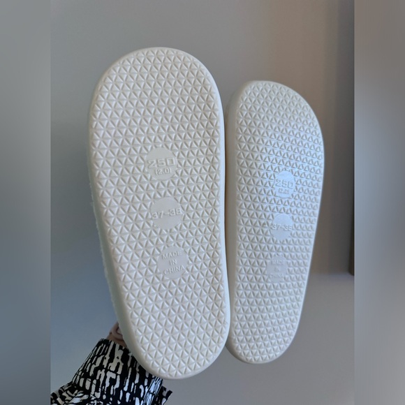 Cozy “Scream” Ghostface Slippers - Perfect for Horror Fans! - Picture 11 of 11